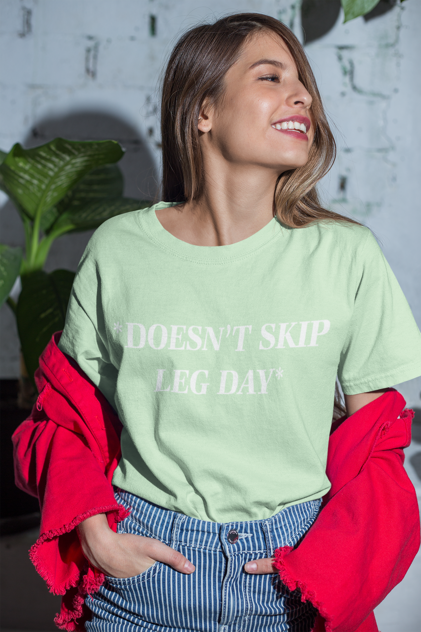DOESN'T SKIP LEG DAY  Oversized T-shirt